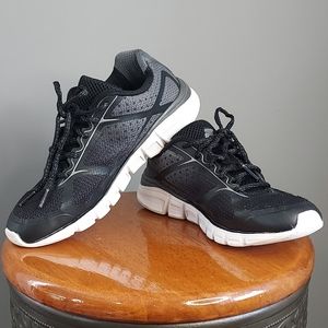 Fila youth size 5, gray & black